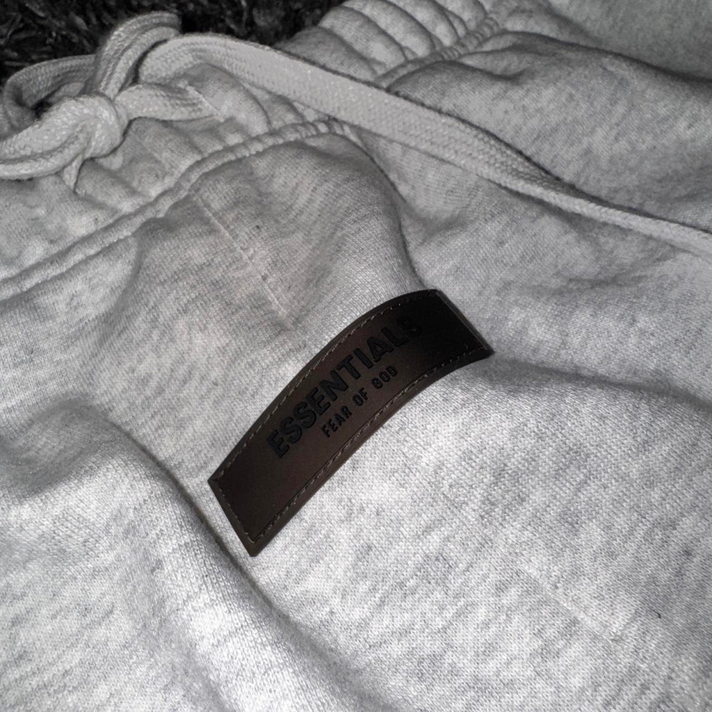 ESSENTIALS SHORT