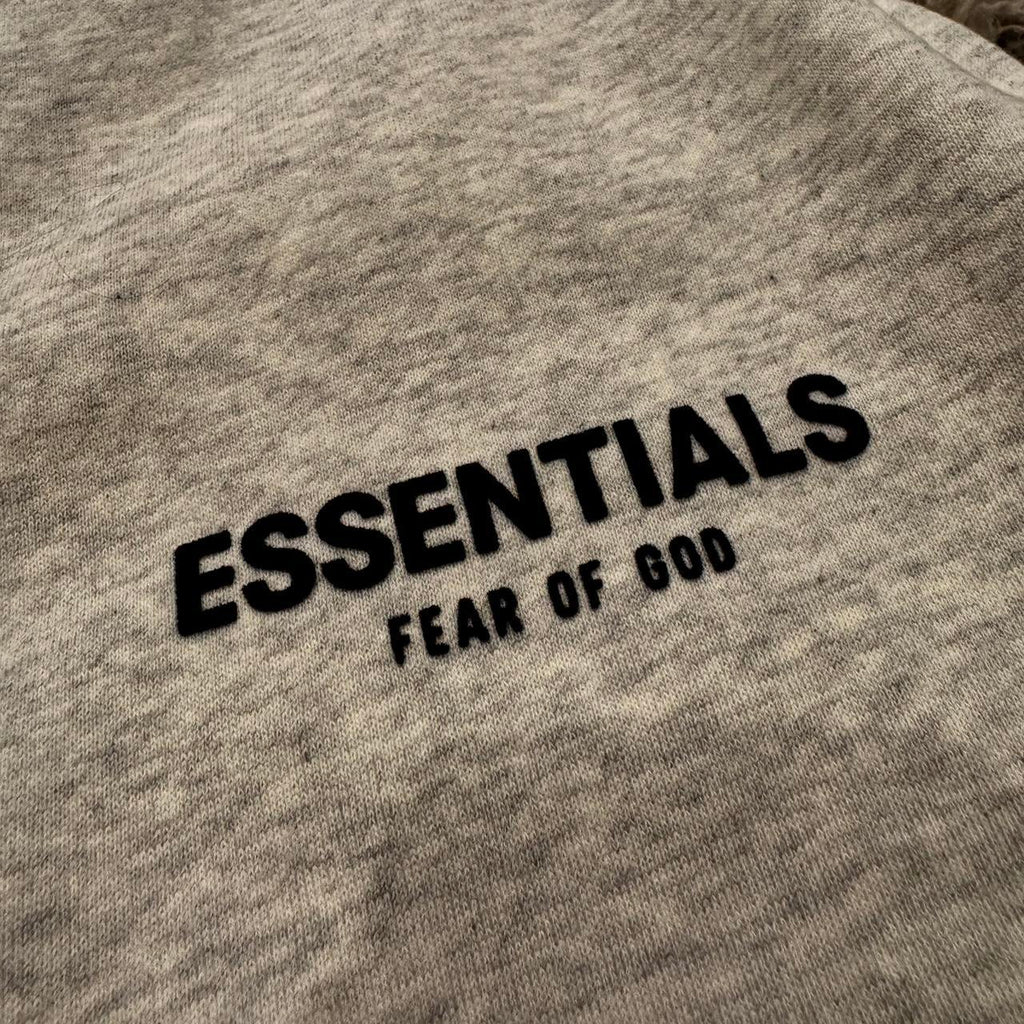 ESSENTIALS SHORT